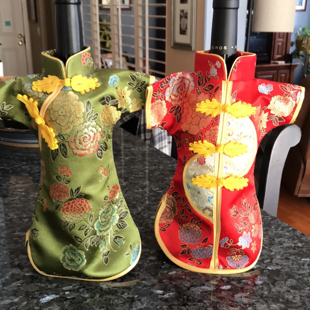 🌻3/$10🌻 Decorative Wine Bottle Covers (2)